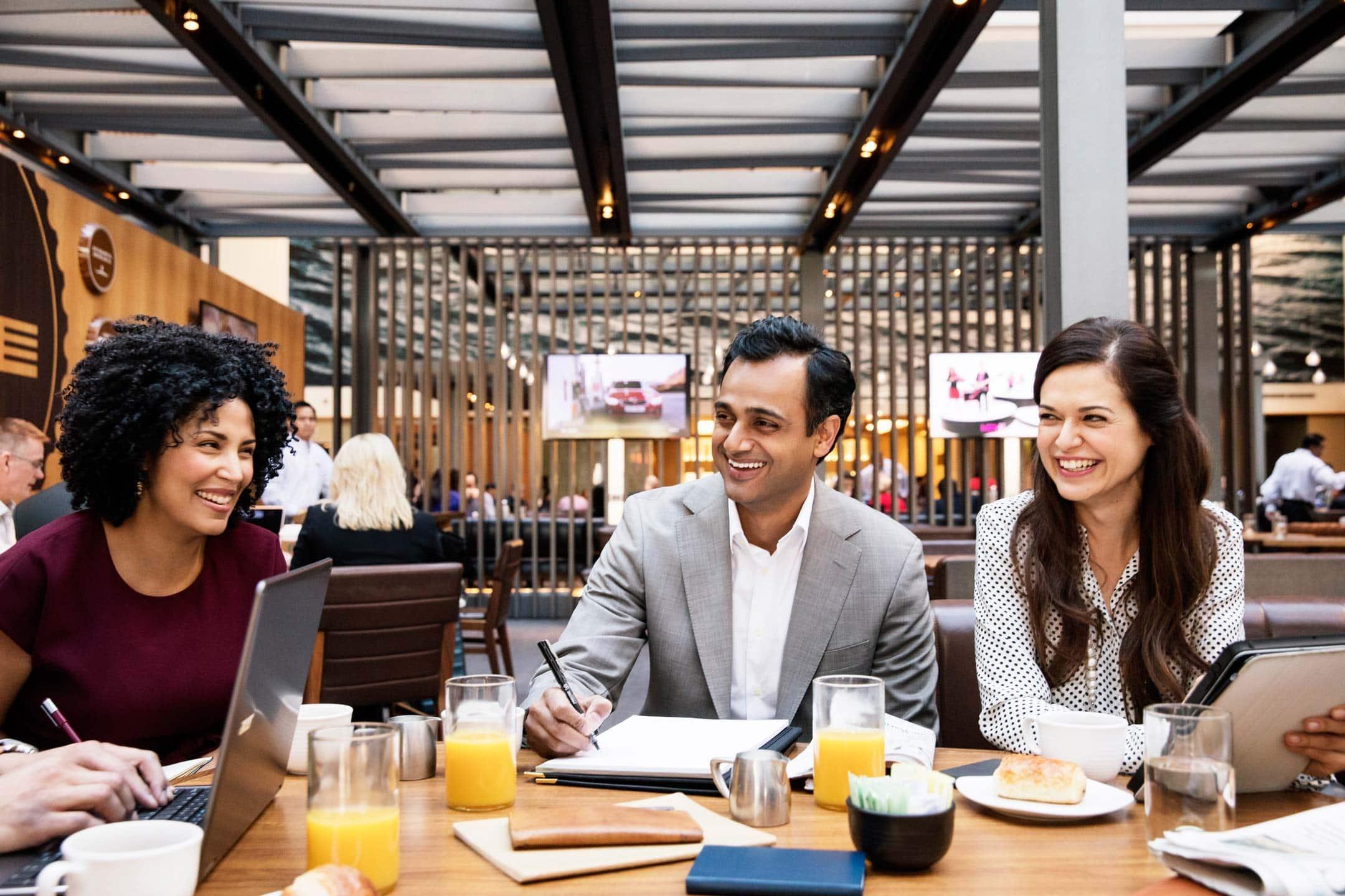 כוויית Hyatt Regency Al Kout Mall מראה חיצוני תמונה A meeting at the airport