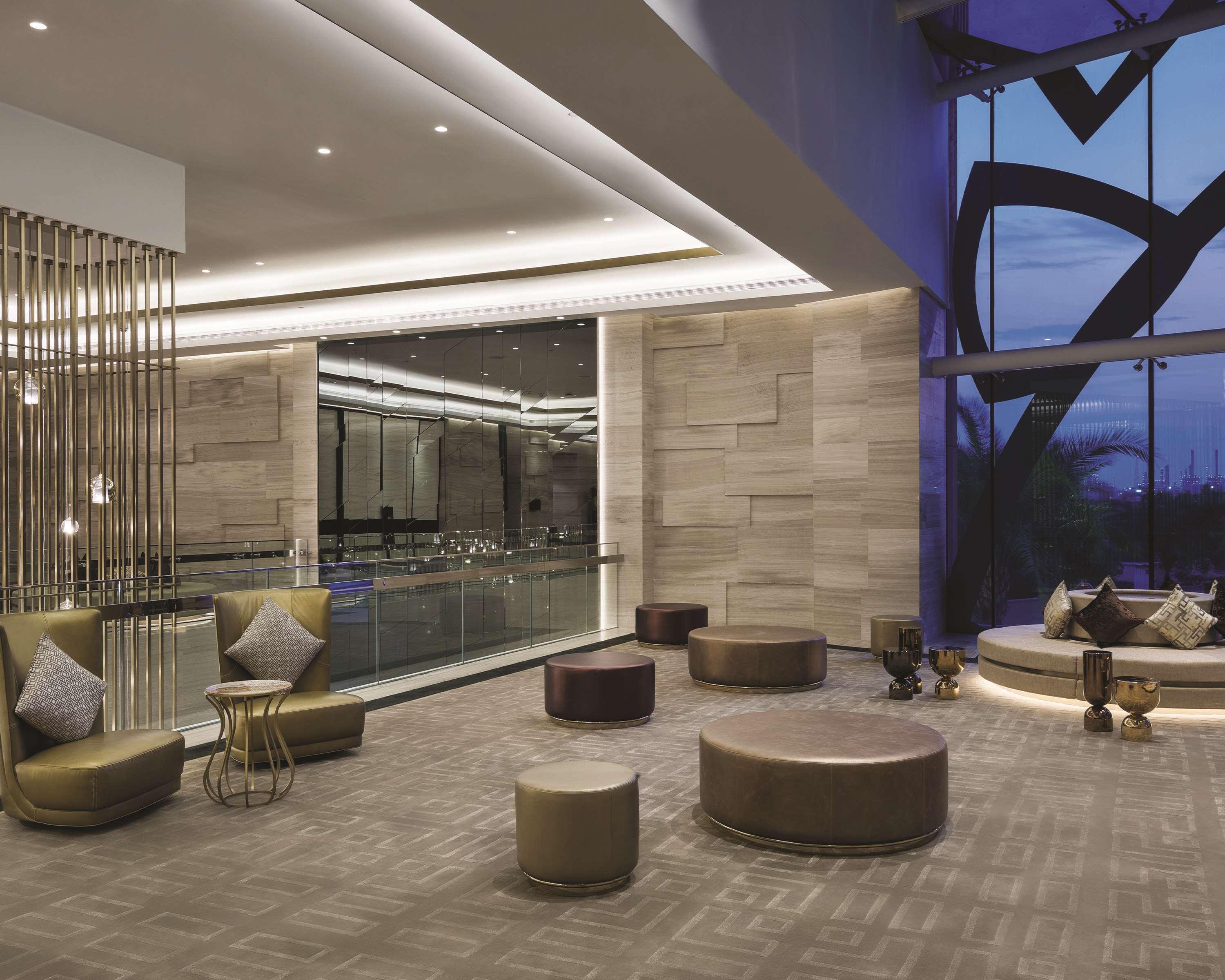 כוויית Hyatt Regency Al Kout Mall מראה חיצוני תמונה The lobby of the hotel