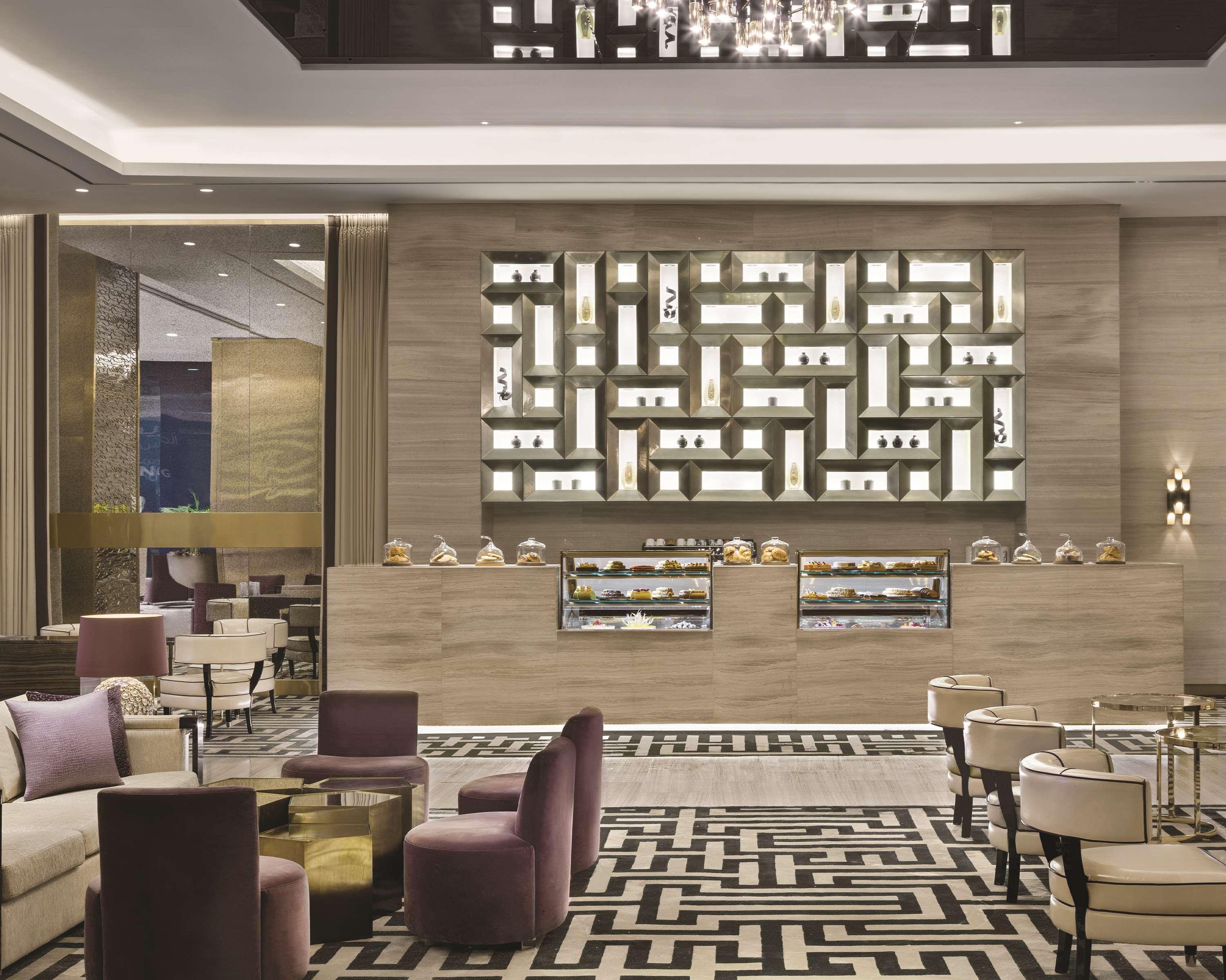 כוויית Hyatt Regency Al Kout Mall מראה חיצוני תמונה The lobby of the hotel