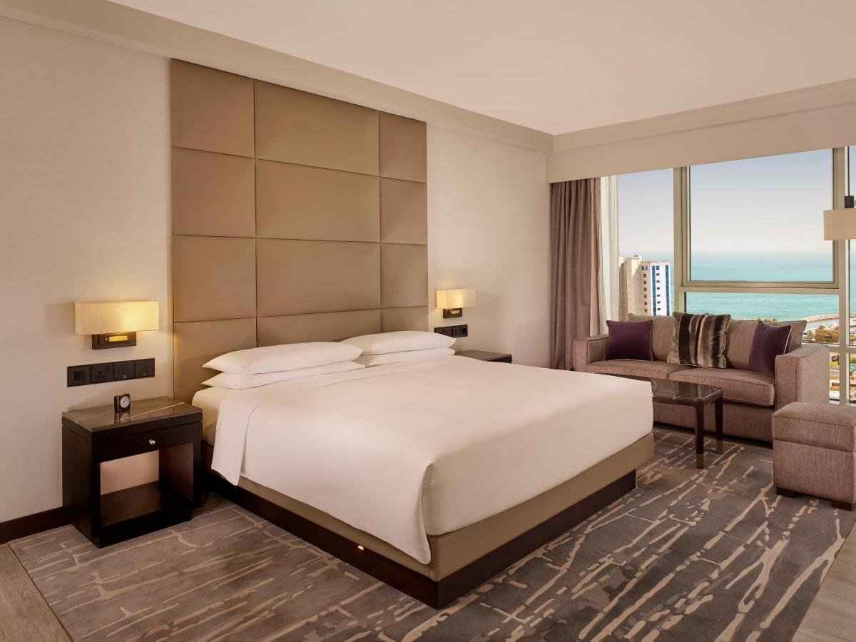 כוויית Hyatt Regency Al Kout Mall מראה חיצוני תמונה A bedroom at the Jumeirah Atlantis
