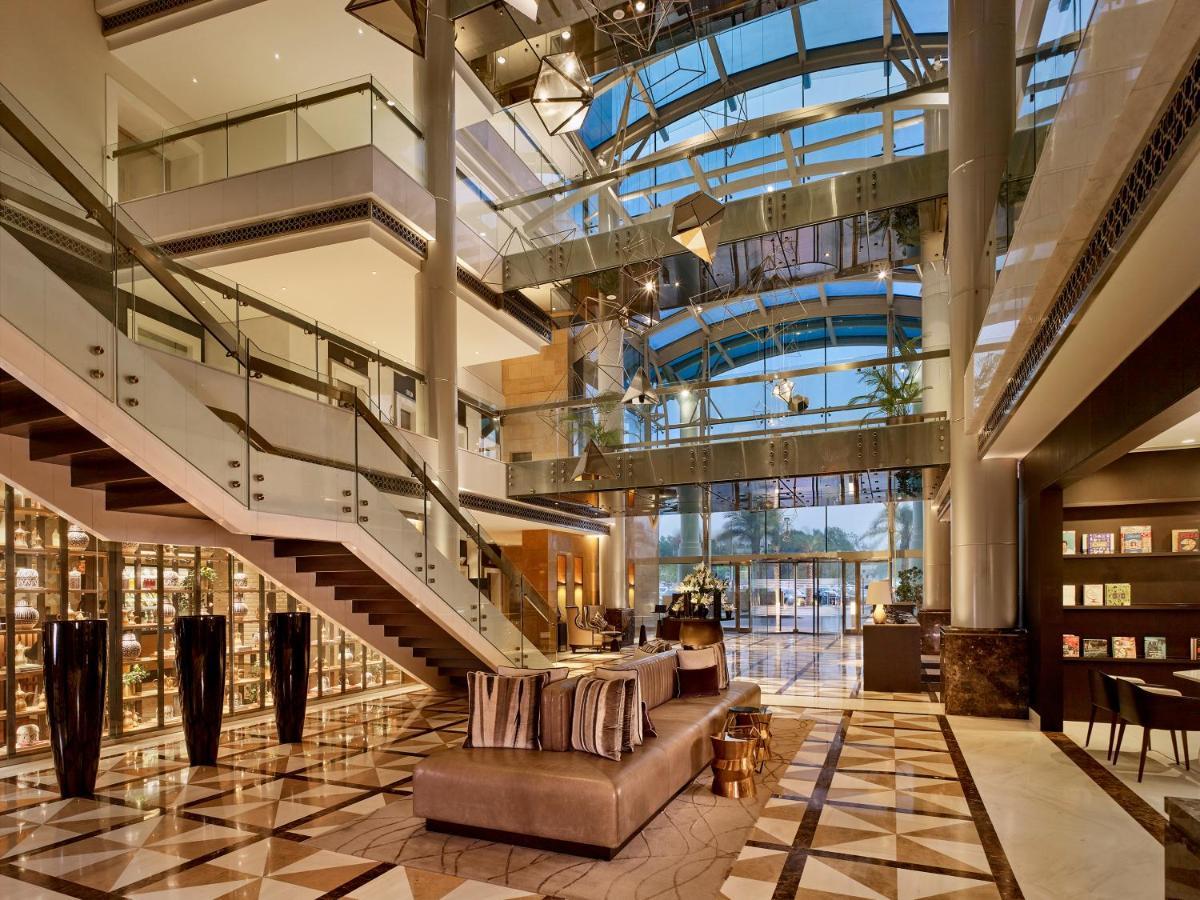 כוויית Hyatt Regency Al Kout Mall מראה חיצוני תמונה The lobby of the Ritz-Carlton, Dubai
